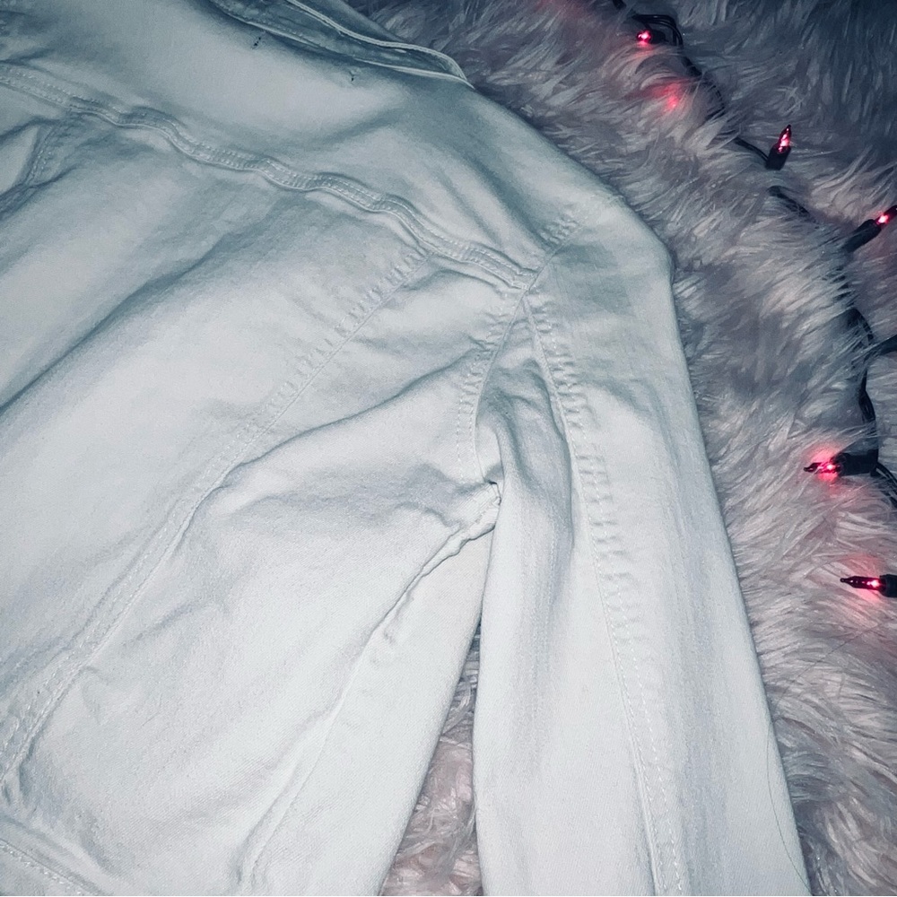 Light jean jacket - Picture 4 of 9